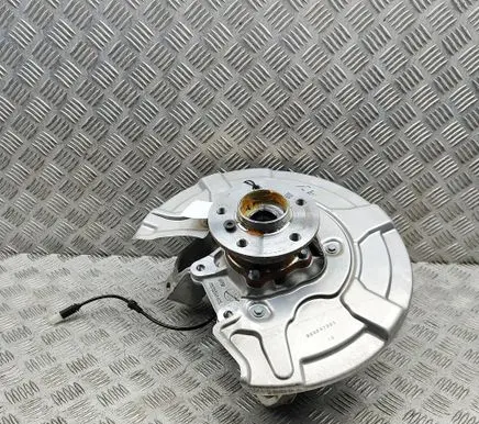 BMW X7 G07 Rear wheel hub 6876653 6880473