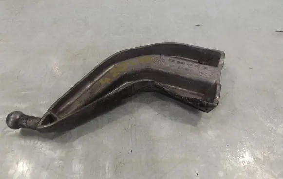 Mercedes-Benz C AMG W204 Engine mounting bracket A6460160230