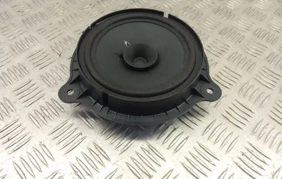 Nissan Navara D23 High frequency speaker in the rear doors 