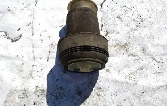 Vacuum air tank