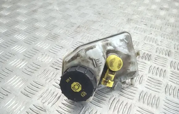 Brake fluid reservoir