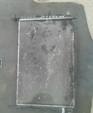 Ford Mondeo Mk III Coolant radiator 2S718005DC