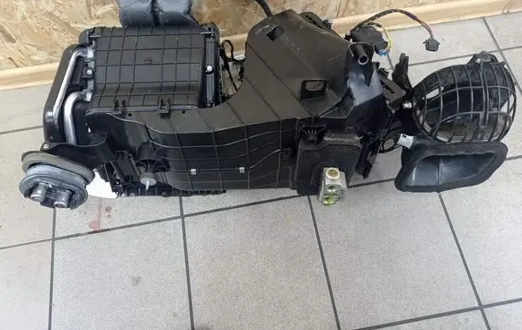 Volkswagen Touareg I Interior heater climate box assembly