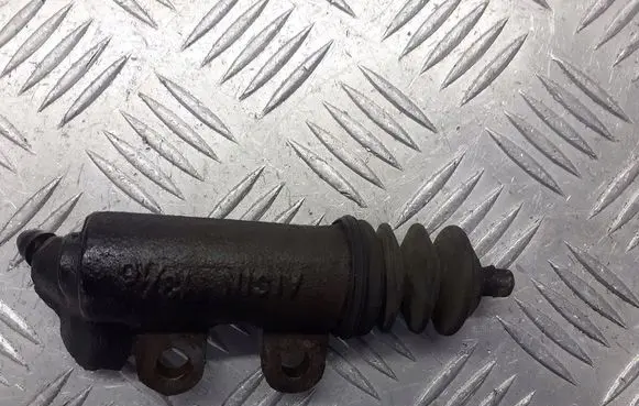 Toyota Avensis T250 Clutch slave cylinder 
