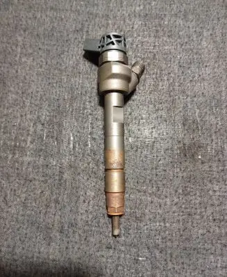 BMW X5 F15 Fuel injector 0445110617