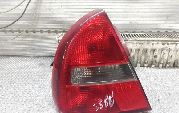 Mitsubishi Carisma Rear/tail lights