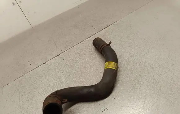Engine coolant pipe/hose