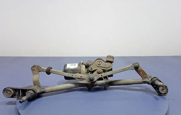 Renault Clio III Front wiper linkage and motor 8200268931