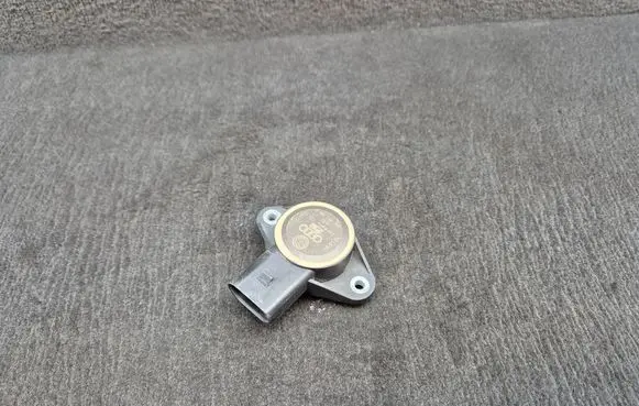 Audi A6 S6 C6 4F Throttle valve position sensor 03C907386B 03C907386E 03C907386D