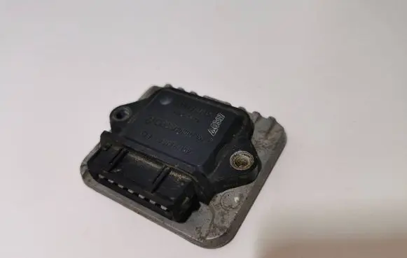 Volkswagen Golf III Ignition amplifier control unit 191905351C 5WK6102