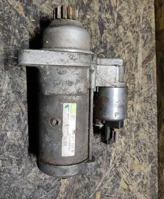 Volkswagen Tiguan Starter motor 02M911024