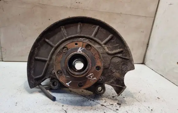 Volkswagen PASSAT B6 Front wheel hub