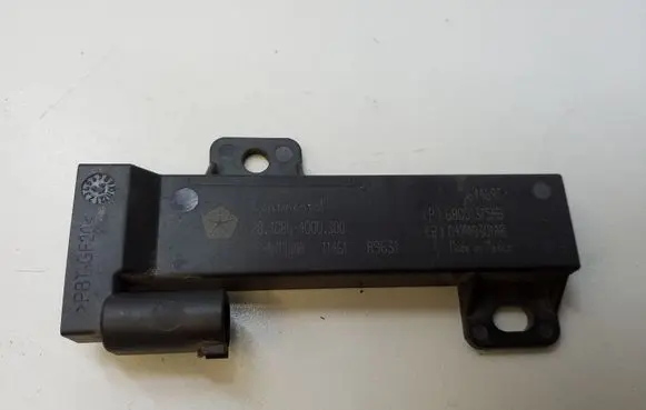 Chrysler Pacifica Aerial antenna amplifier 68051315AB 04749301AB