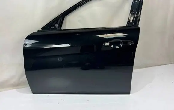 Alfa Romeo Giulia Front door