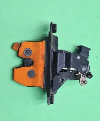 Skoda Octavia Mk1 (1U) Tailgate/trunk/boot lock/catch/latch 1U6827501C
