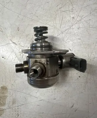 Jaguar XF Fuel injection high pressure pump 0261520135