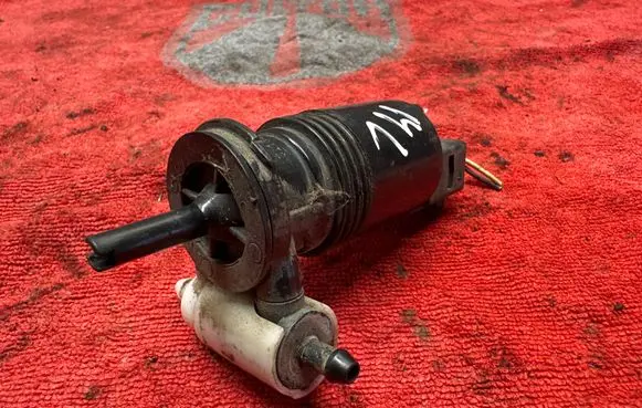 Mercedes-Benz ML W164 Windscreen/windshield washer pump A1648690321