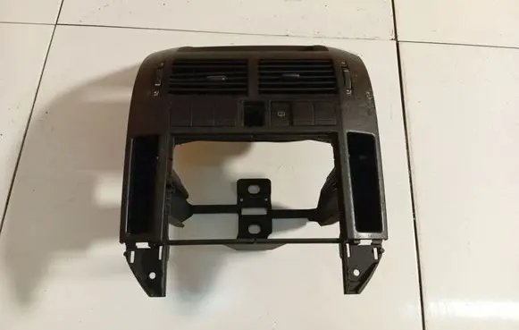 Volkswagen Polo IV 9N3 Dash center air vent grill 6q0858069t