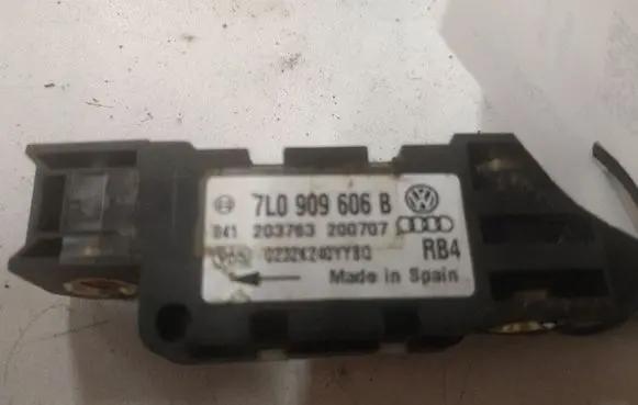 Volkswagen Touareg I Airbag deployment crash/impact sensor 7L0909606B