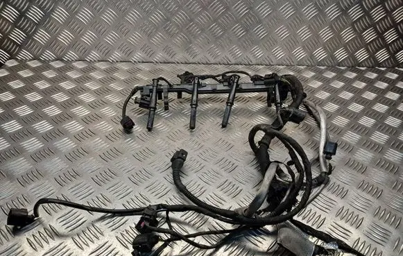 Volkswagen Touran II Fuel injector wires 03L971824D 4D0971992