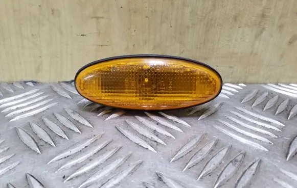 Mazda Premacy Front fender indicator light 0464120