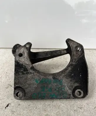 BMW 5 E60 E61 Engine mounting bracket 6761117