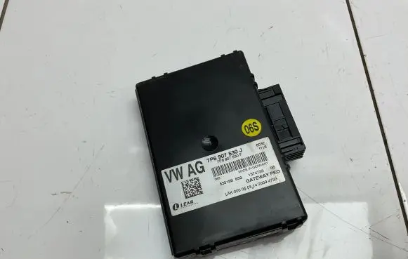 Volkswagen Touareg II Gateway control module 7P6907530J