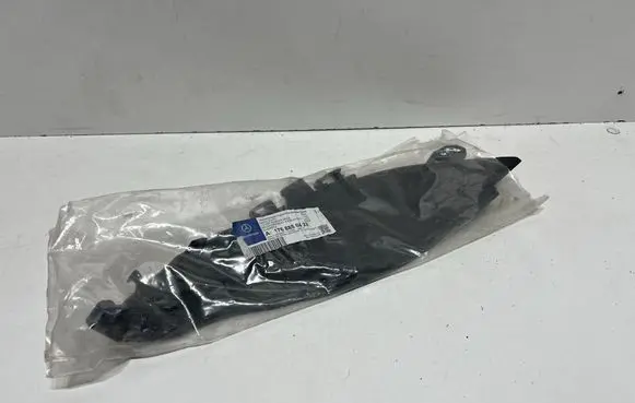 Mercedes-Benz A W176 Front bumper lower grill A1768850422