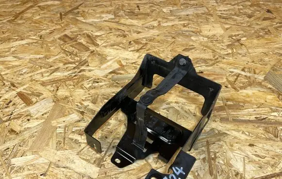 Volvo XC40 Battery bracket 32132005