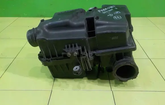 Honda Insight Air filter box 