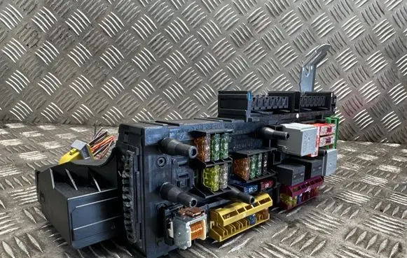 Mercedes-Benz E W212 Fuse box set 2129009622 2129020008 2129015205