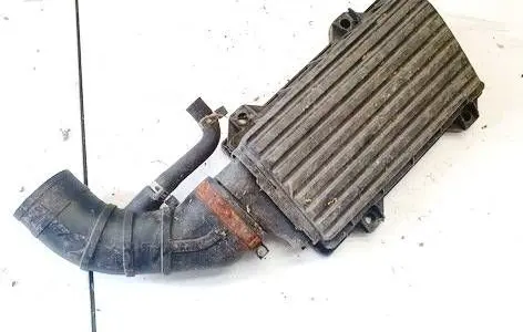 Opel Astra H Air filter box 
