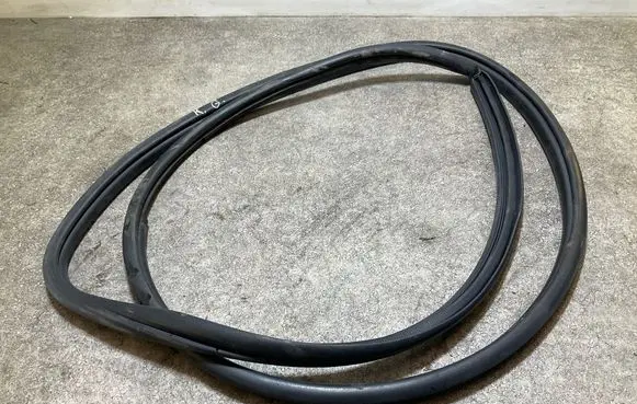 Toyota Hilux (AN120, AN130) Rear door rubber seal (on body) 