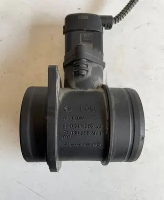 Volkswagen Golf V Mass air flow meter 038906461B 0281002531