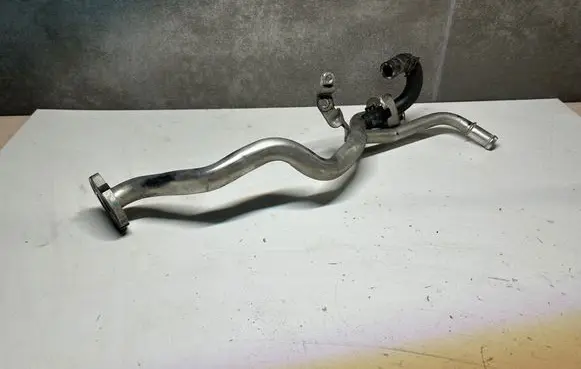 Engine coolant pipe/hose