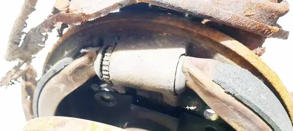 SsangYong Rexton Handbrake/parking brake pads 
