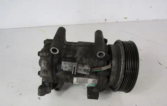 Renault Clio III Air conditioning (A/C) compressor (pump) 8200819568