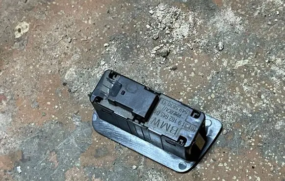 BMW 5 F10 F11 Tailgate/boot open switch button 9162645 549583011