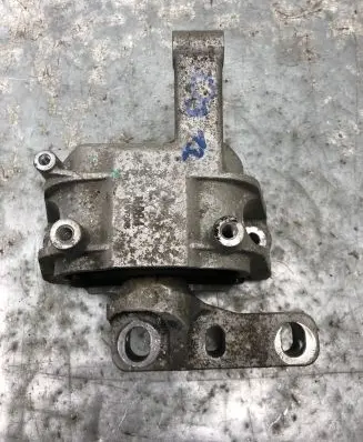 Audi Q3 8U Engine mount bracket 5N0199262F
