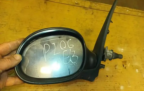Peugeot 206 Front door electric wing mirror 