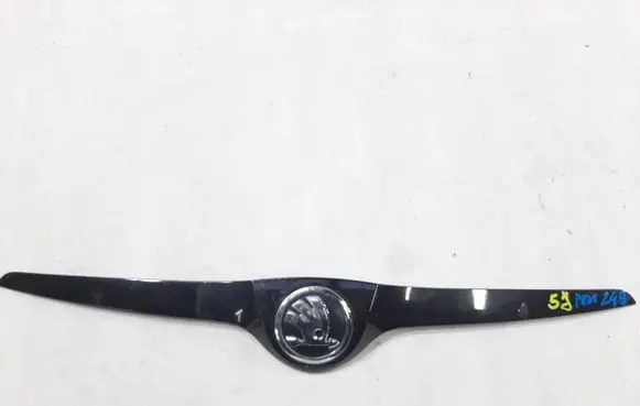 Skoda Fabia Mk2 (5J) Front bumper upper radiator grill 5J0853633C 5J0853661A