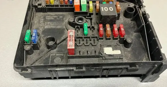 Volkswagen Golf VI Fuse module 1K0937125D