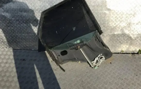 Audi A6 S6 C4 4A Rear door window/glass frame 