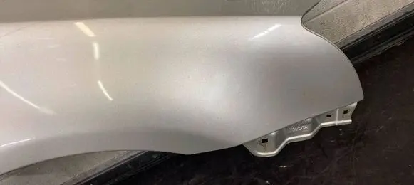 Toyota Avensis T250 Fender