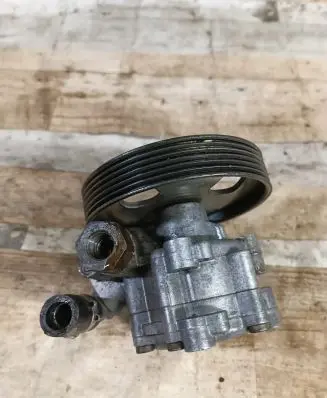 Peugeot 607 Power steering pump