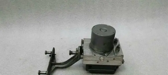 Mercedes-Benz E C207 W207 ABS Pump A2124313012 A2124314812