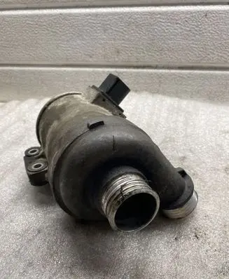 BMW 5 F10 F11 Water pump 760402708
