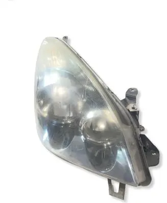Toyota Corolla Verso AR10 Headlight/headlamp P7106R 27106R