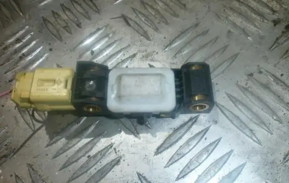 Nissan Primera Airbag deployment crash/impact sensor 0285003019