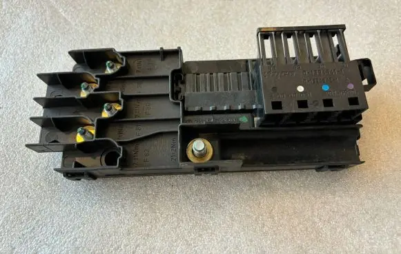 Mercedes-Benz E W211 Fuse module A2115452301 E0000031 2115452301